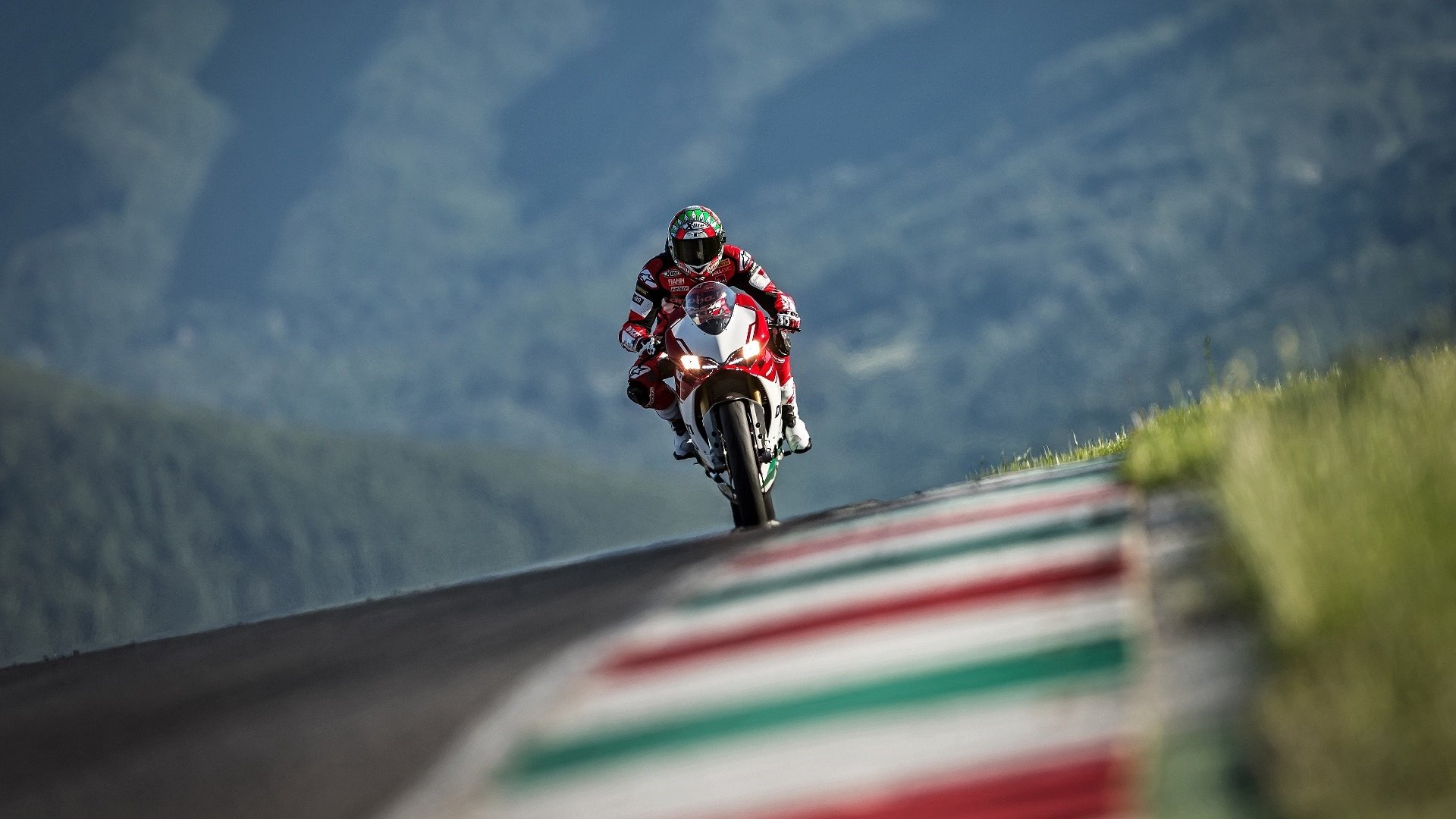 莱万火线复出！巴萨14人残阵曝光，弗里克暗藏奇兵|雷火电竞APP